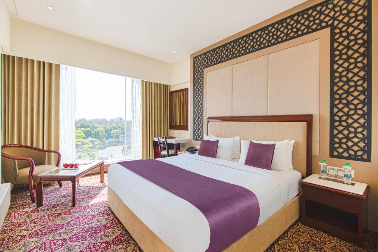 فندق Sarovar Portico , إندور المظهر الخارجي الصورة